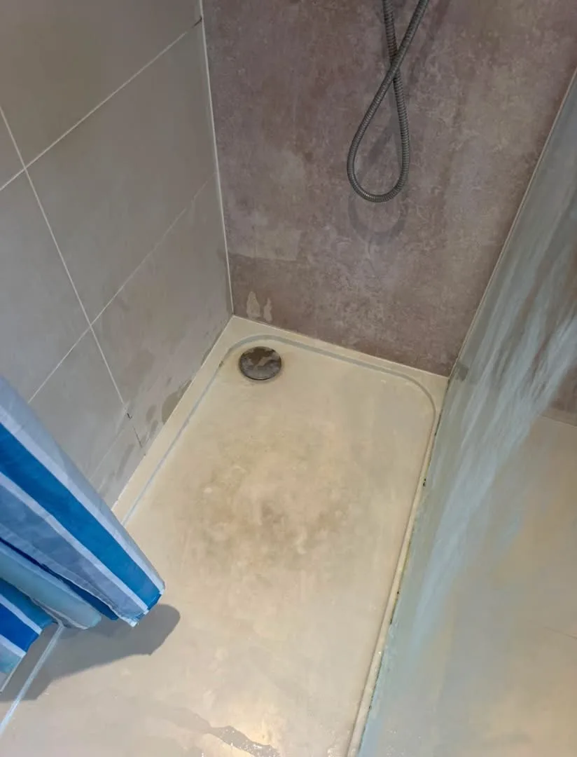 Shower tray before cleaning